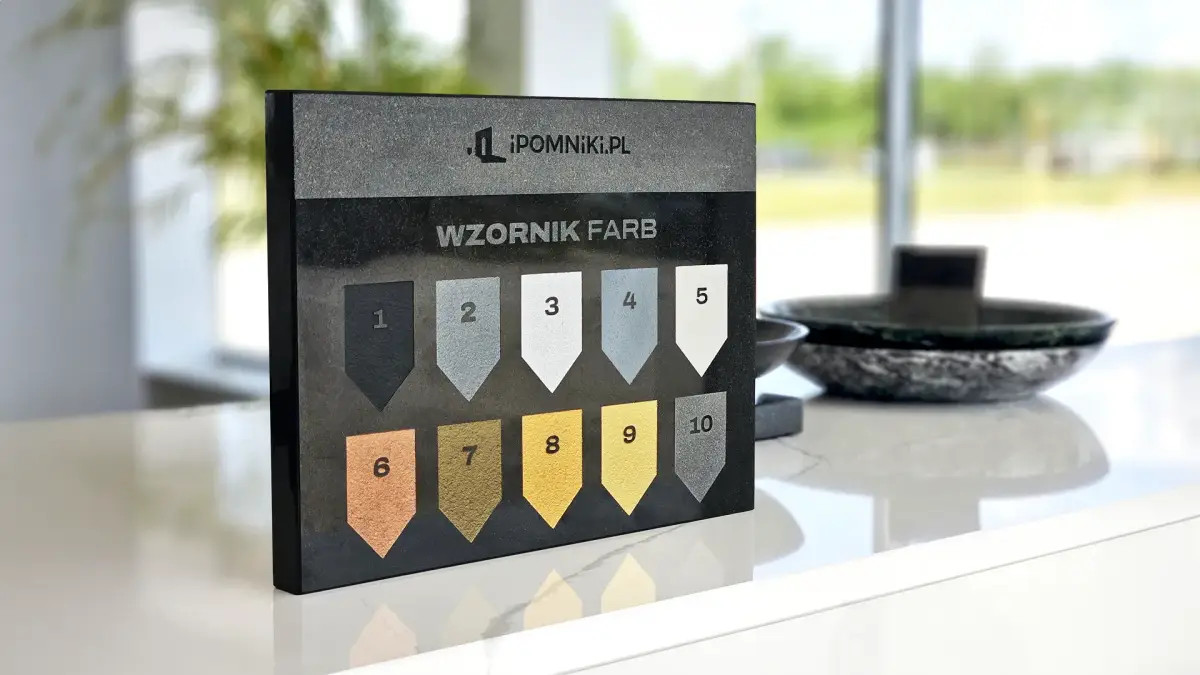 Wzornik farb ipomniki.pl — dziesięć kolorów wypełnienia liter na granitowej płytce