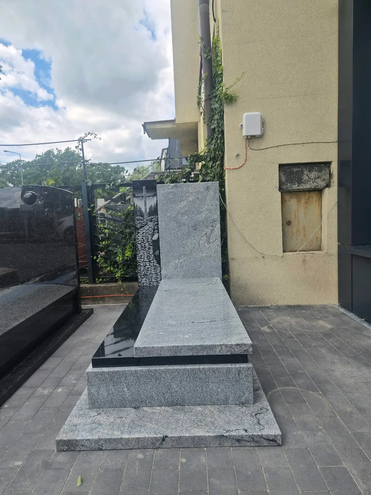 Pomnik pojedynczy IWO-1788265066-0031