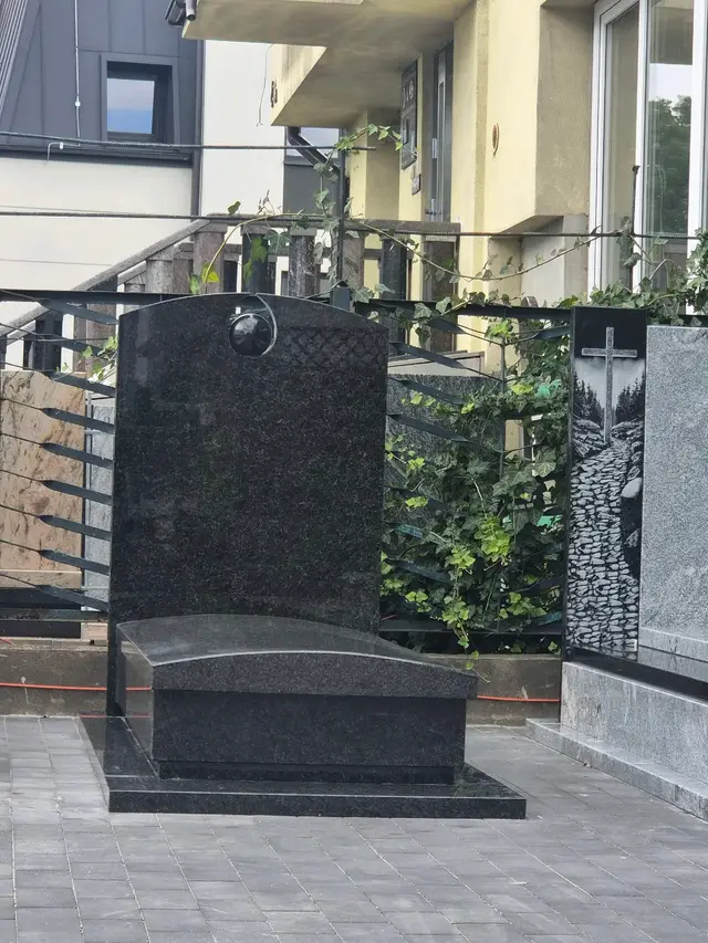 Pomnik pojedynczy IWO-1788265255-0032